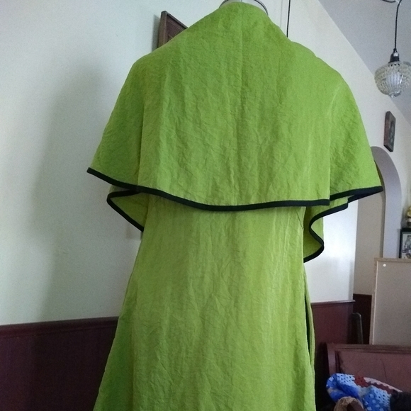 Vintage chartreuse jacket. With oversized button. - Picture 6 of 8